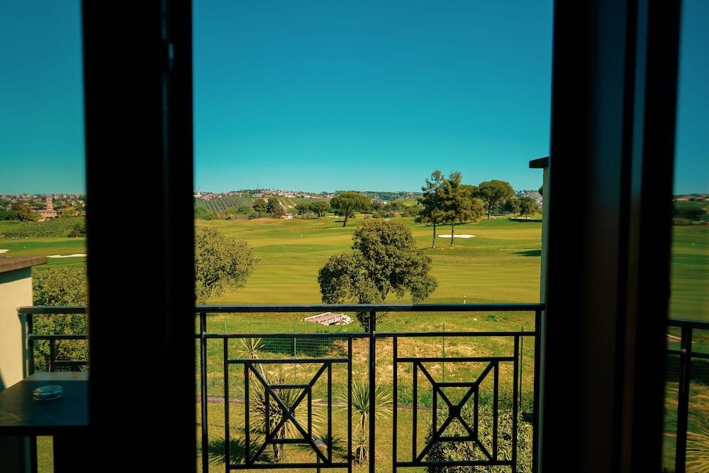 Carpediem Roma Golf Club Marco Simone Екстер'єр фото