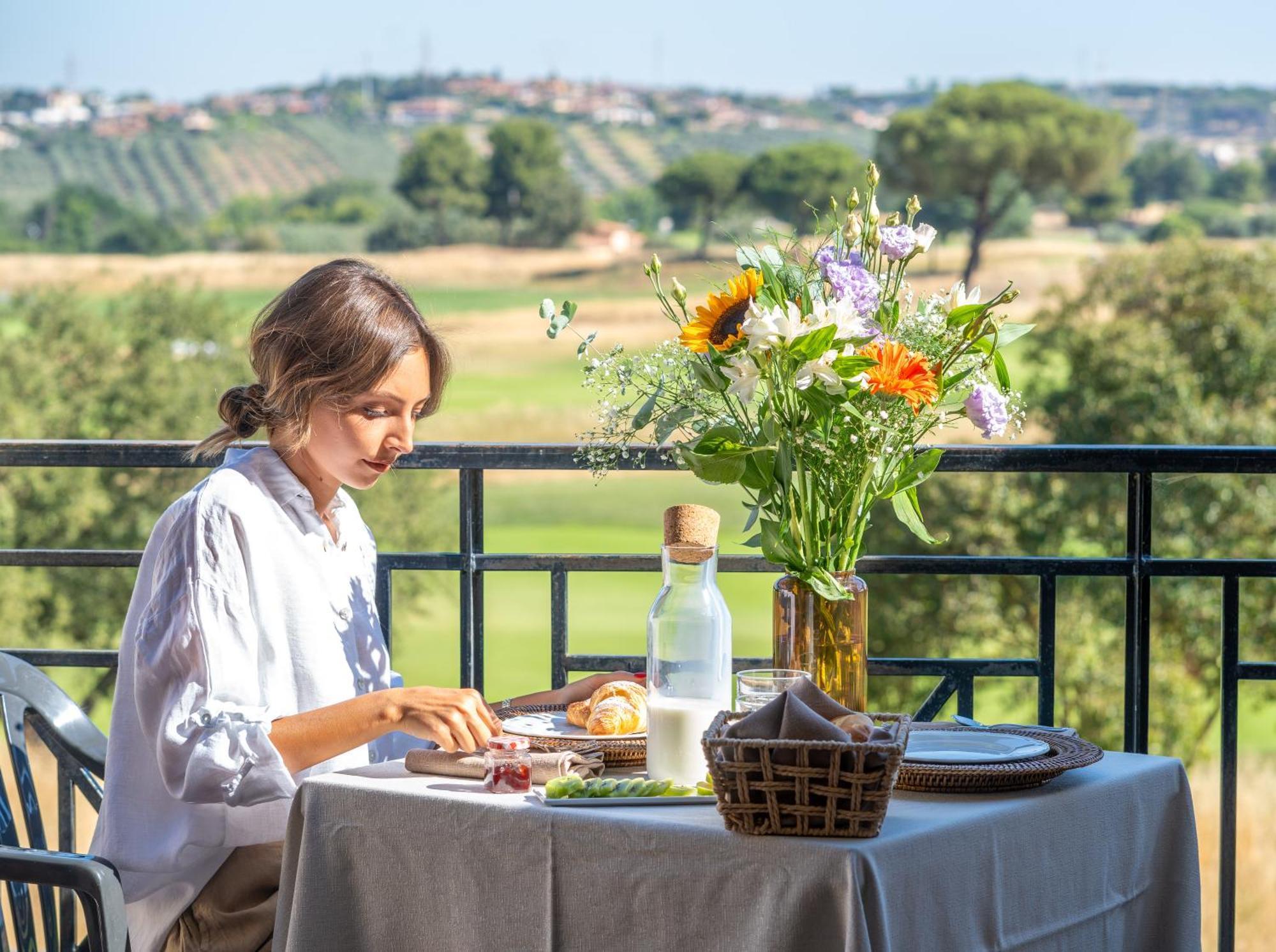 Carpediem Roma Golf Club Marco Simone Екстер'єр фото